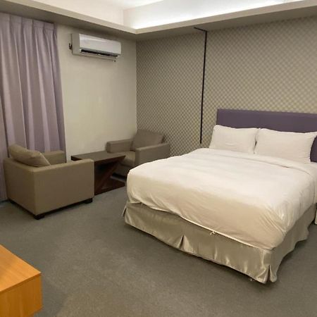 Aiyue Hotel Huwei Exterior photo